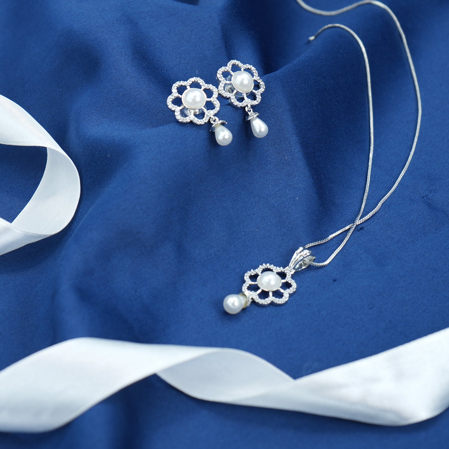 Luminous Pearl Floral Brilliance Set