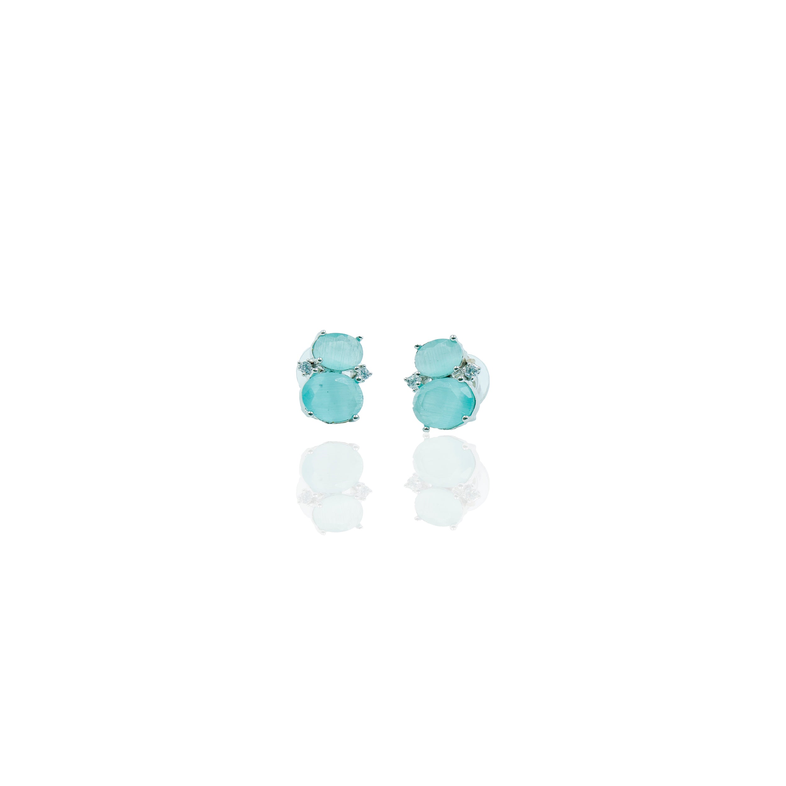 Chic Pista Green Oval Earrings