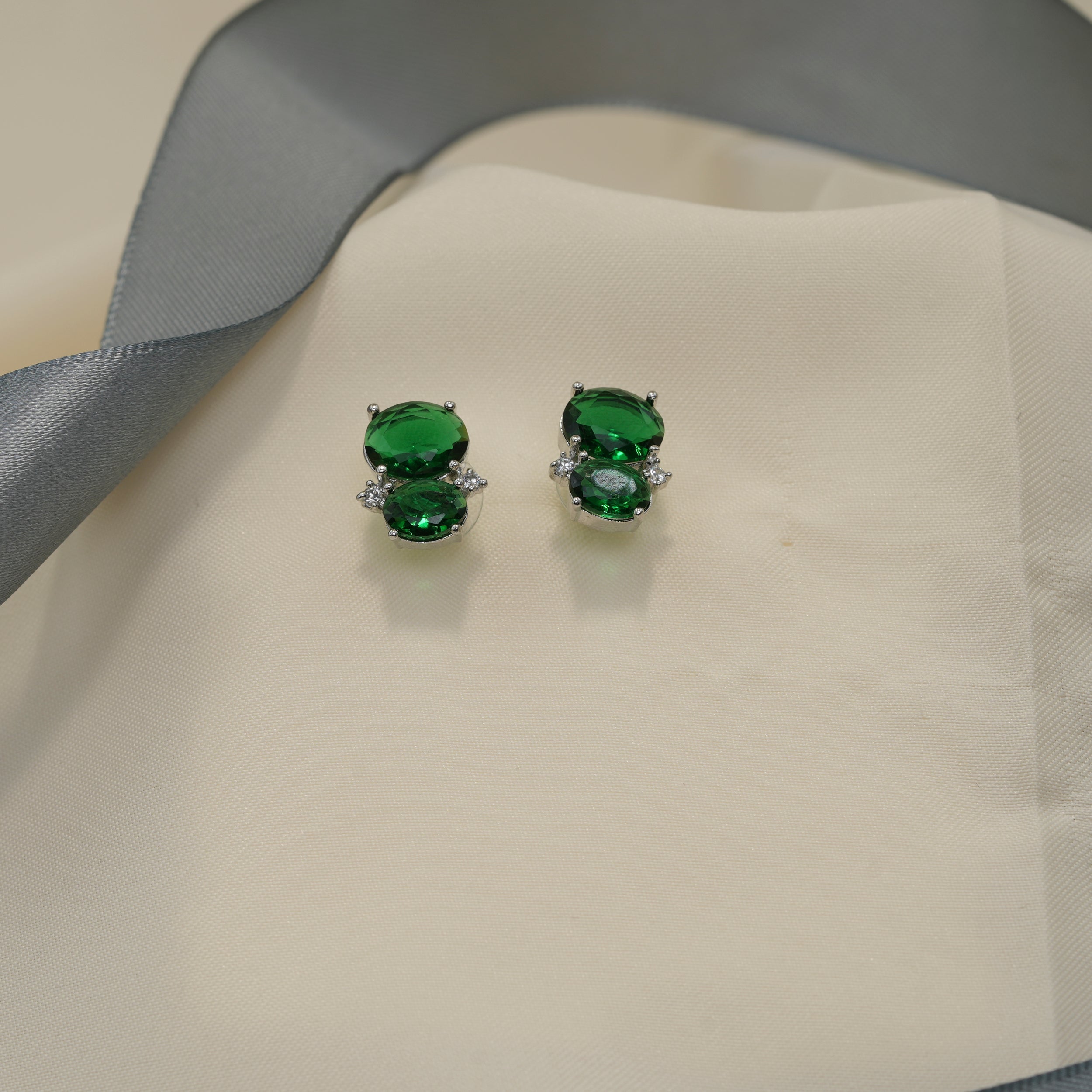 Chic Green Oval Earrings