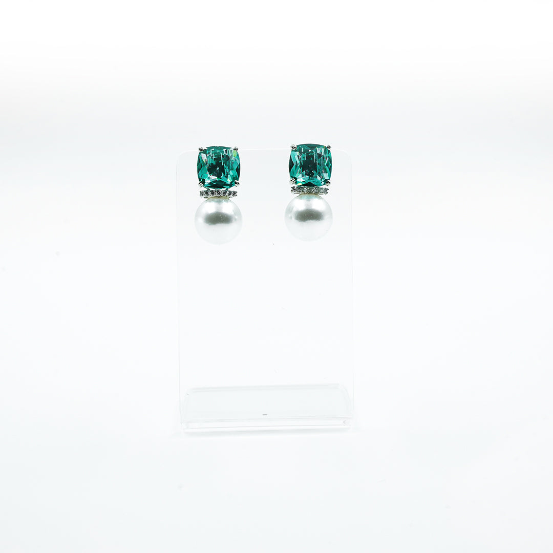 Emerald Radiance Pearl Drop Earrings